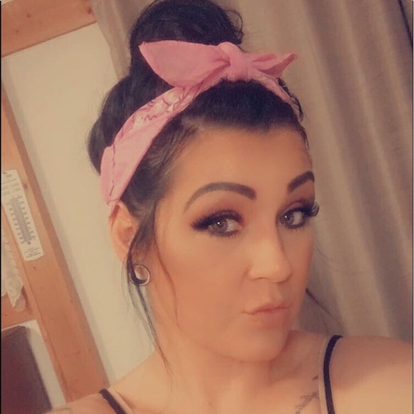 Meet your Posher, Jessica - Picture 1 of 1